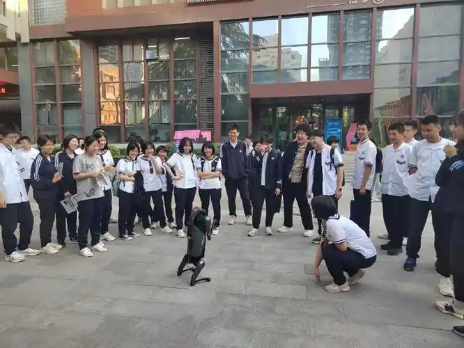 科技力量,青春梦想 ——西安交通大学携手铁一中,圆满助力校园科技节