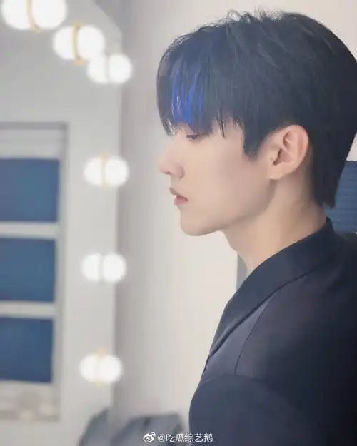 周柯宇侧颜#周柯宇这侧脸也太优越了吧!