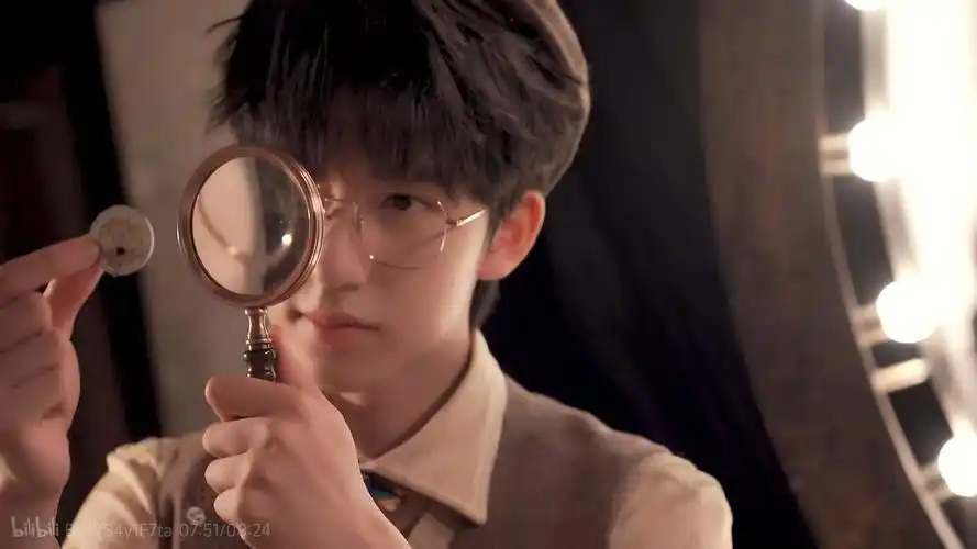 我想知道时代少年团的贺峻霖颜值是什么水准,带妆绝了,但是有时候看