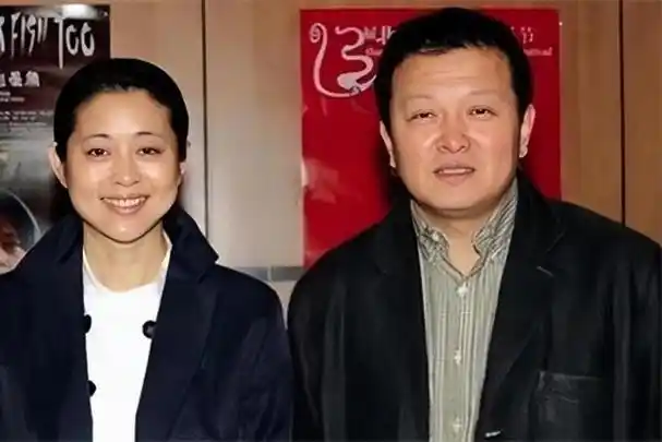 倪萍的大学同学李彦是她的第一任丈夫.