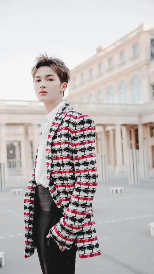 朱正廷巴黎时装周