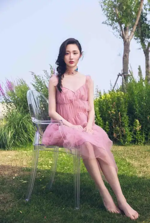 王莫涵甜美写真曝光 诠释清新海洋风情