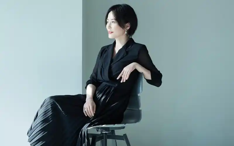 俞飞鸿优雅知性写真图片桌面壁纸