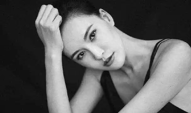 高知女演员一脱成名,隐瞒婚史错失海波,如今神算众星运势_莫小棋_时尚