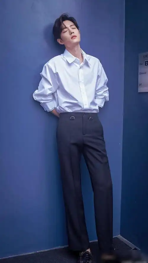 肖战的白衬衫造型才是真正的人间理想