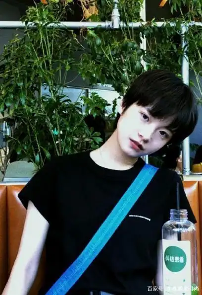 《小欢喜》乔英子私服集合!衣品好短发元气满满,比剧里更有气质