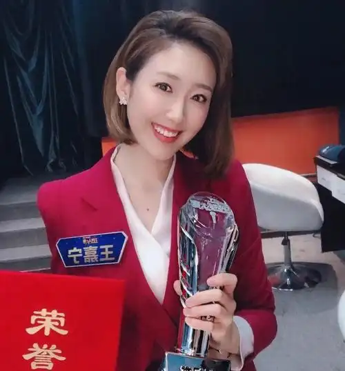 央视春晚主持新面孔王嘉宁,究竟是怎么一回事?-樱桃号