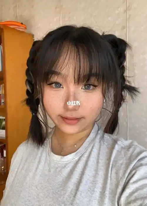 显脸小发型双马尾辫