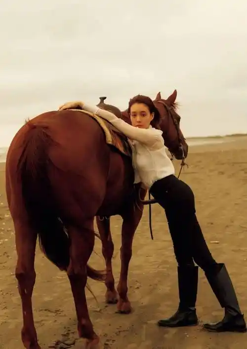 特林德尔玲奈完美混血女孩的写真集