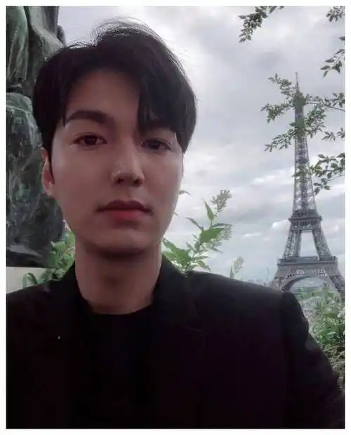 "螳螂须"和棒球帽,为了遮发际线真是拼_帅大叔_穿着_照片