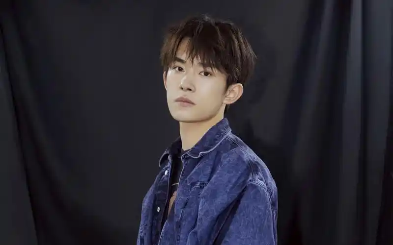 大陆明星,高清,帅气,帅哥,tfboys,易烊千玺,帅哥明星,大陆男明星,壁纸