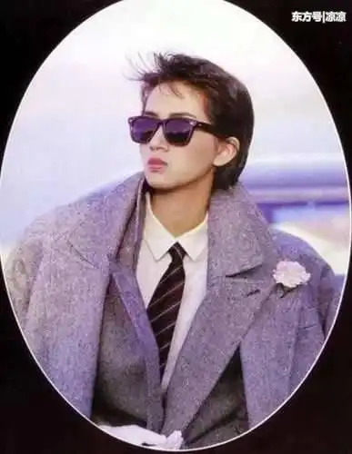 相貌并不出众的梅艳芳,能够坐拥香港娱乐圈"大姐大"位置多年,多因其