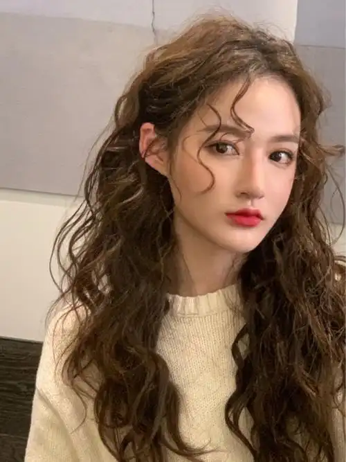 女生不烫一次法式烫发都不知道自己有多美,烫发图片,发型图片