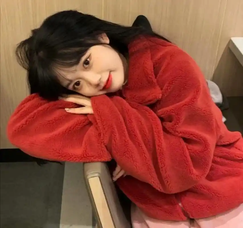 女生头像/可盐可甜的红色系女生头像