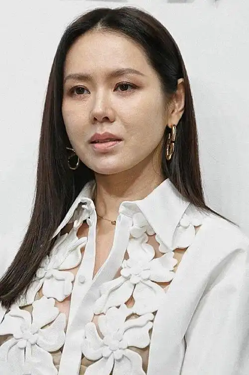 42岁孙艺珍告诉你,"弱不禁风"不叫美,"珠圆玉润"才有韵味|玄彬|韩国