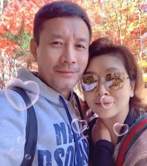 江珊携二婚老公秀恩爱田小洁穿西装男人味爆棚颜值不输高曙光