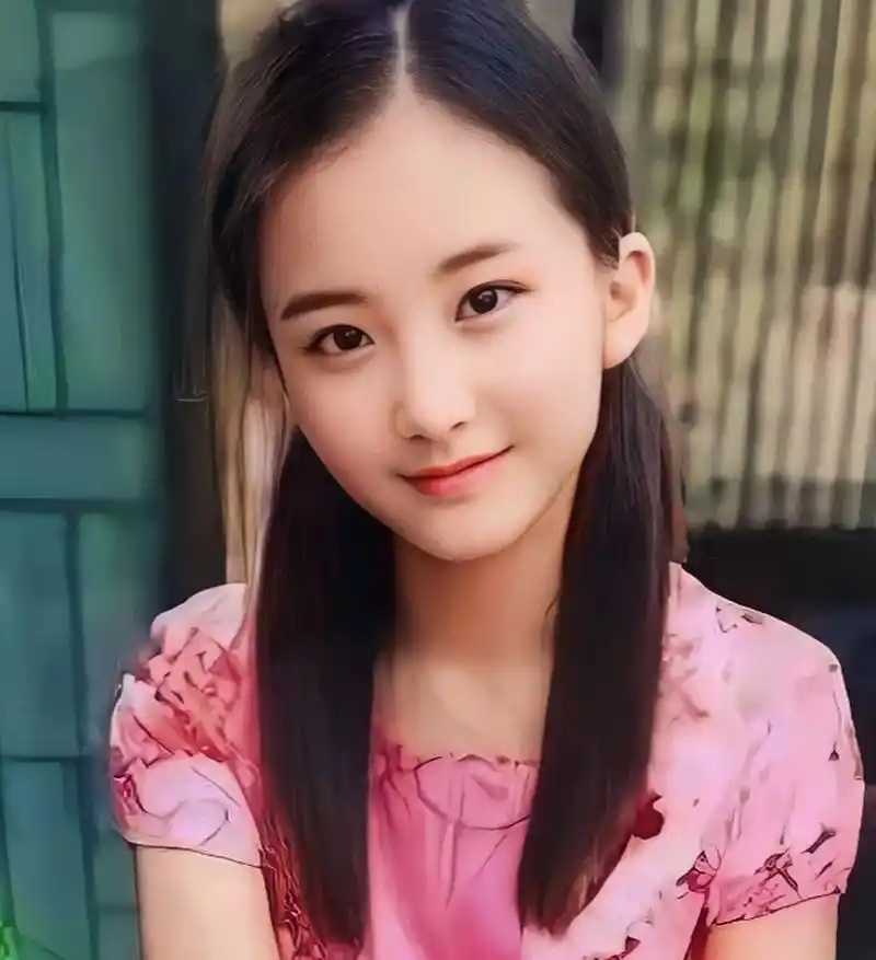 年轻时的贾玲,不说是倾国倾城,那也算得上是清纯靓丽的校花.