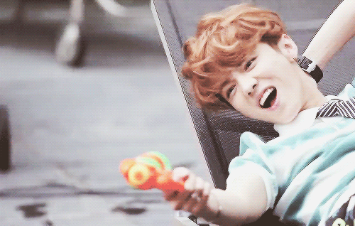 exo鹿晗帅气迷人偶像小鹿gif动图_动态图_表情包下载_soogif