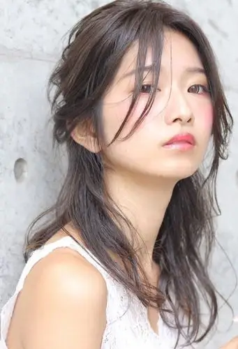 首页 玩发型 扎头发 女生扎甜美可爱辫子发型 韩版风格的公主头扎发