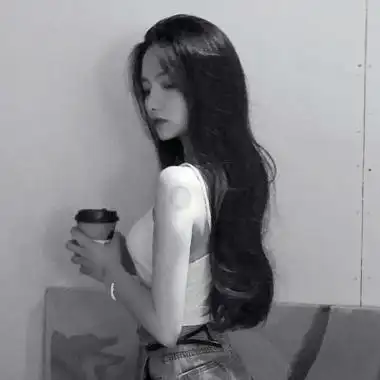 黑白女生头像高冷侧面
