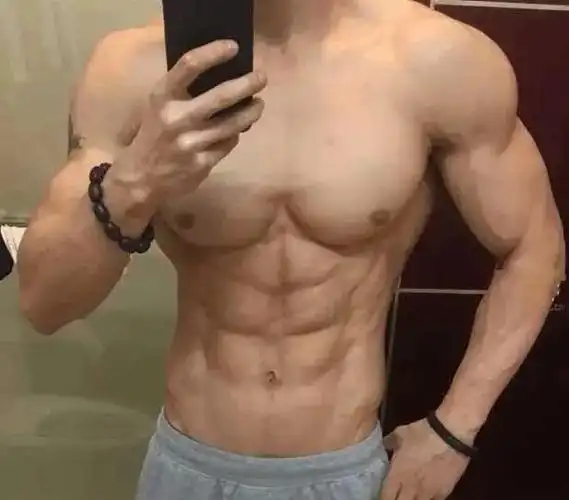 摸身材特别好的肌肉男是什么感觉?我也想摸摸!_胸肌