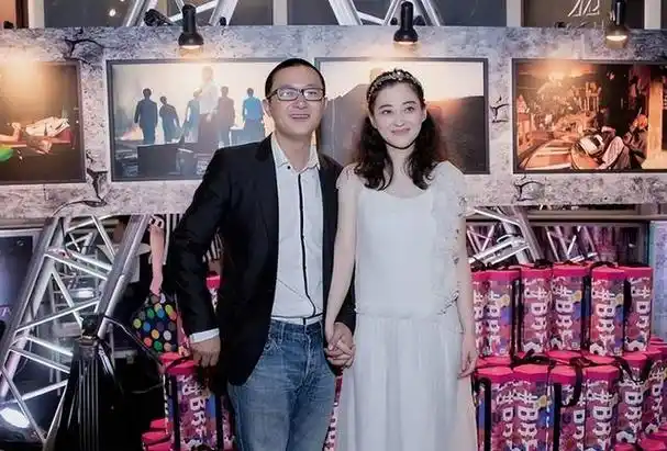 明星曾剑与妻子梅婷的完美家庭生活