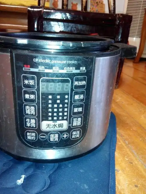 奔腾电压力锅le405,工作运行时显示 e4故障,请问怎么解决?急