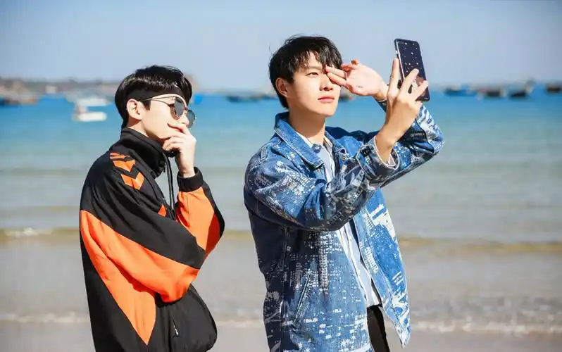 白敬亭,魏大勋又撒糖,山花兄弟的糖是撒不完的