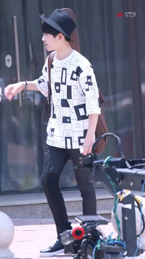 tfboys易烊千玺 160402 广告拍摄 高清 cr.logo 侧颜