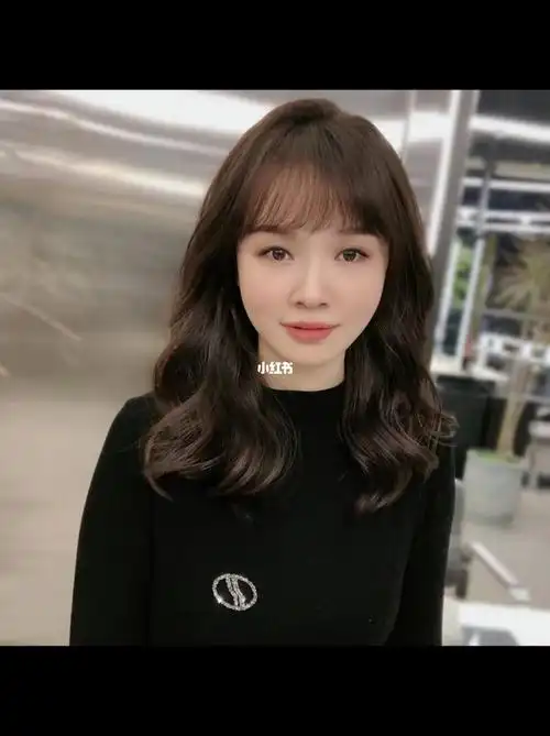 国字脸也适合绝绝子2021春夏一定要尝试的卷发发型超显脸小减龄显发量