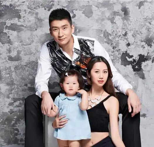 孙悦现在在李宁篮球学校当教练,专心培养年轻球员,偶尔也会去做篮球