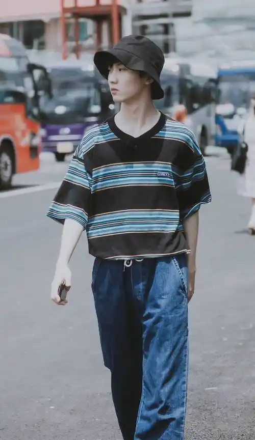 温柔本身马嘉祺,玲珑剔透的翩翩少年,初恋男孩衣品也美好如初恋_黑色