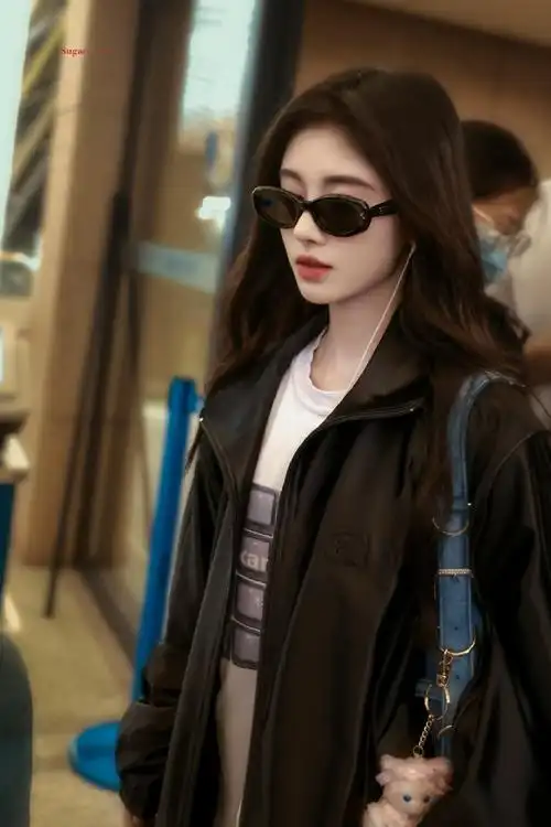 鞠婧祎机场造型