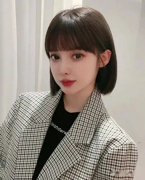 清纯女生齐脖短发冲冲冲