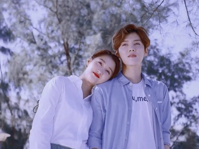 关晓彤叹气疑似感情问题鹿晗还值得爱吗