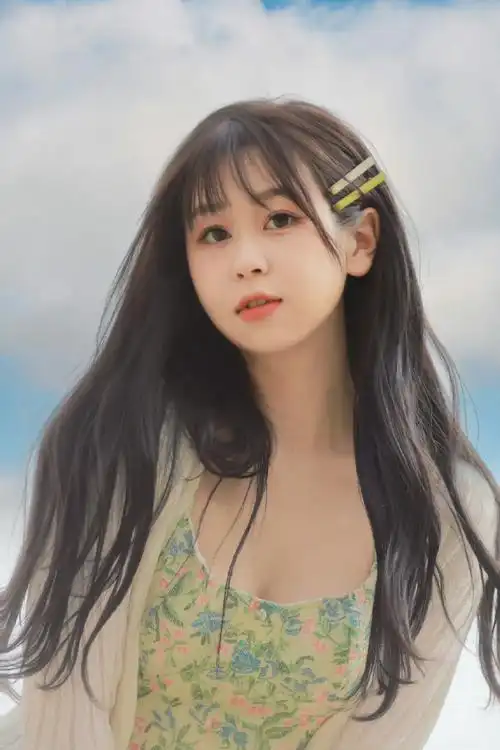 也是勇敢爱笑的元气少女,她就是性格讨喜的@高秋梓本人!