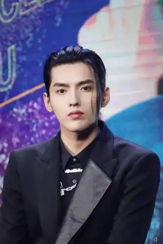 木棉花果冻 吴亦凡超话 200610 清扬见面会 "这个世界乱糟糟的 而你