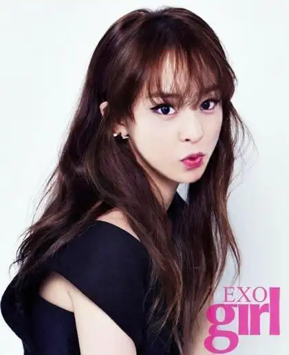 金珉锡五官很精致,整个人都圆圆,女装一定可,搜了一些图来看看 都是