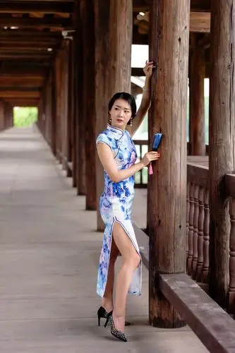 相思湖畔风雨桥__旗袍女郎 - 人像/ portraits section - 地平线摄影