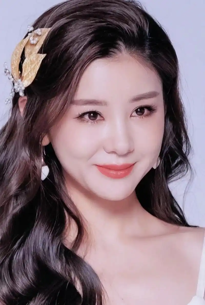 乖巧可爱的李小萌有种萌萌的美