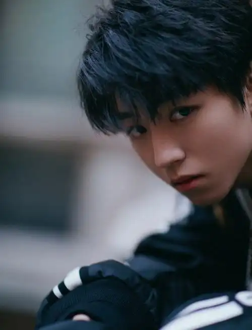 tfboys王俊凯精致帅气品牌代言写真图片