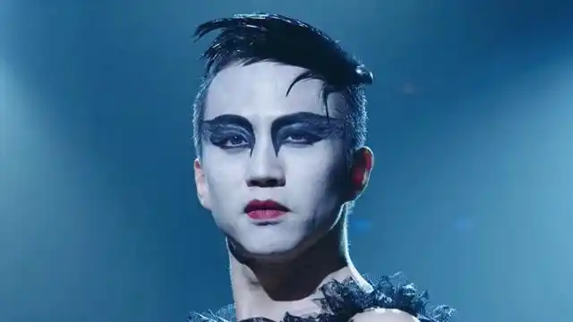 分手大师:分手专业户邓超化身毛里求斯国王,扮舞台模特跳舞,画风真是