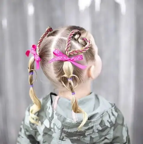 唯美小萝莉爱心编发,家里有小公主的赶紧学起来