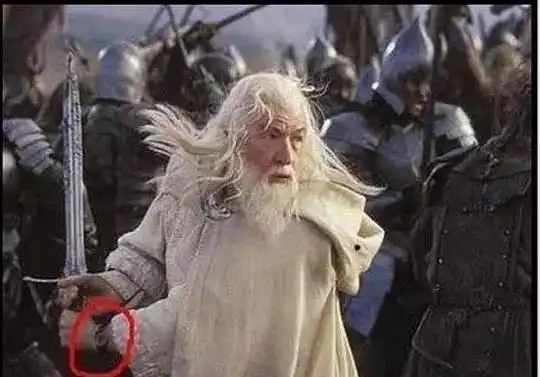 影视剧中的穿帮镜头,图1我没笑,到图3没笑给你500