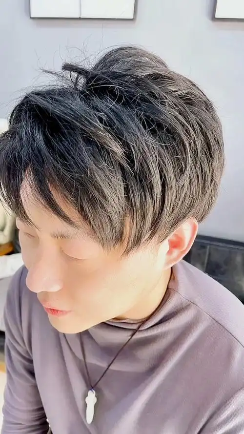 男生免烫发型,只需要发泥就可以拉出同款发型#男士发型 #男生发型