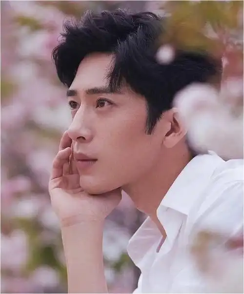 出生28天被父母抛弃,刚出道又被区别对待,井柏然是如何逆袭的?