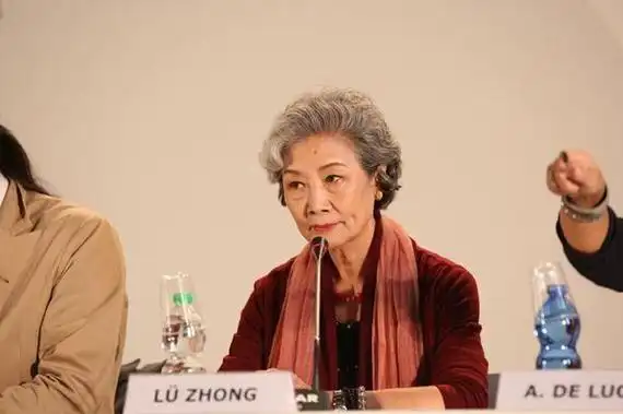 【吴桂苓】吕中:嫁给同学,今儿子是导演,儿媳是著名演员,女儿是国人