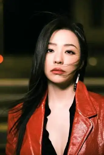 张靓颖被骗财骗色15年分手倒赔6亿如今过得怎样了