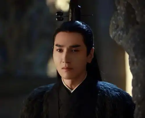 组图:赵又廷新古装造型首曝光 身穿白袍戴日式帽比夜华儒雅