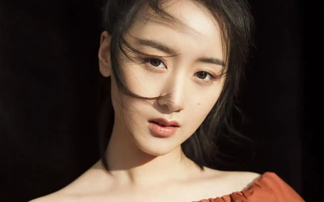 袁冰妍个性养眼写真图片桌面壁纸